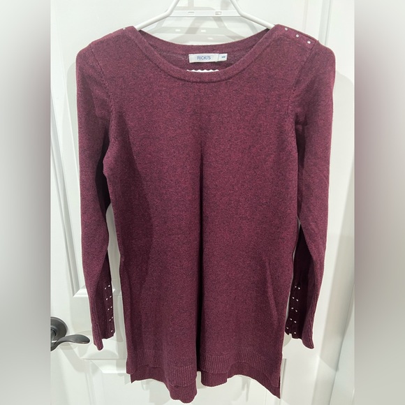 Sweater - Picture 1 of 4